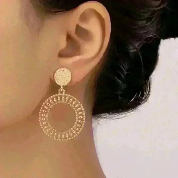 New Gold Tone Circle Statement Earrings - Picture 1 of 4